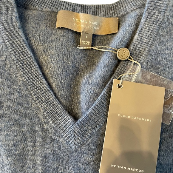 Neiman Marcus Cashmere Sweater - Picture 2 of 7